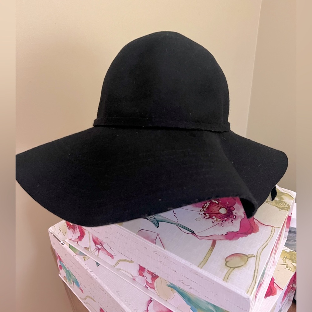 Hat - collection 18 o/s